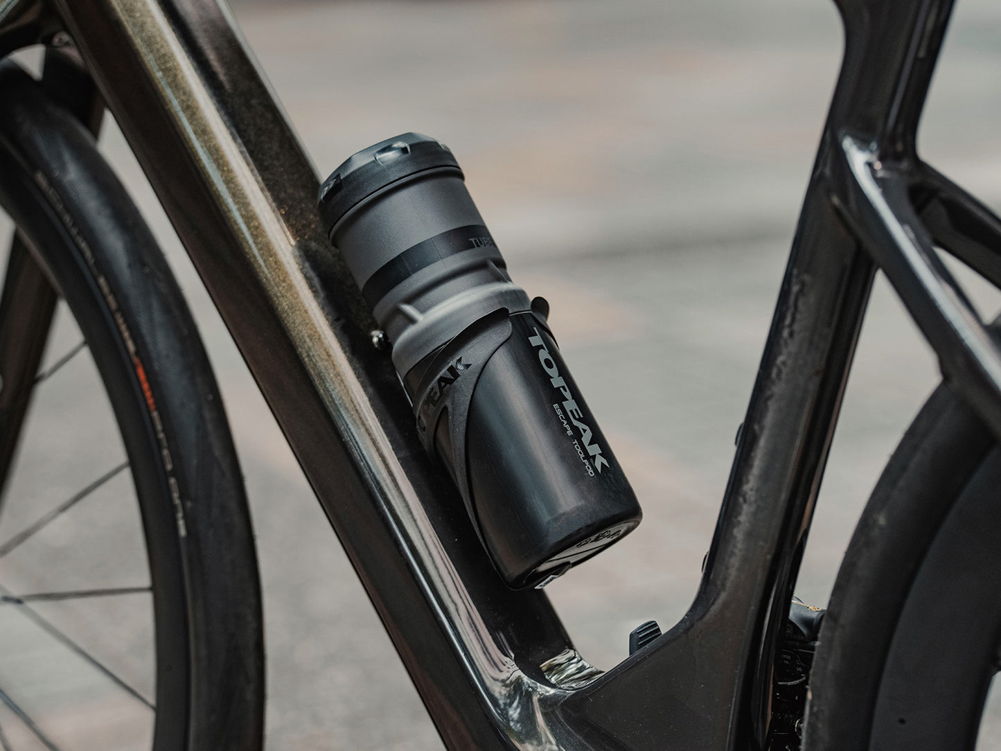 ESCAPE POD+ WITH TUBE CUBE