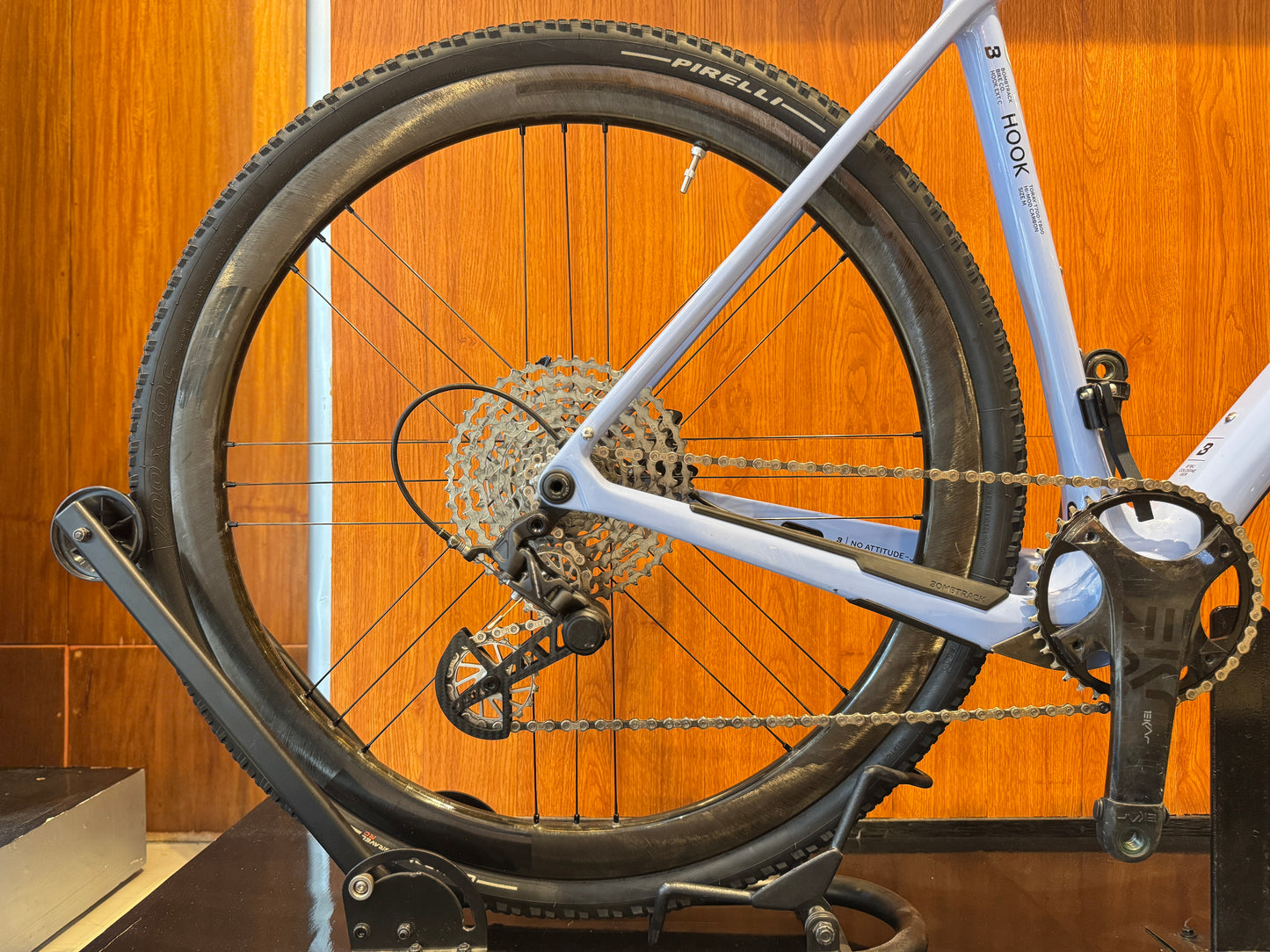 Bombtrack - Hook EXT C - Medium